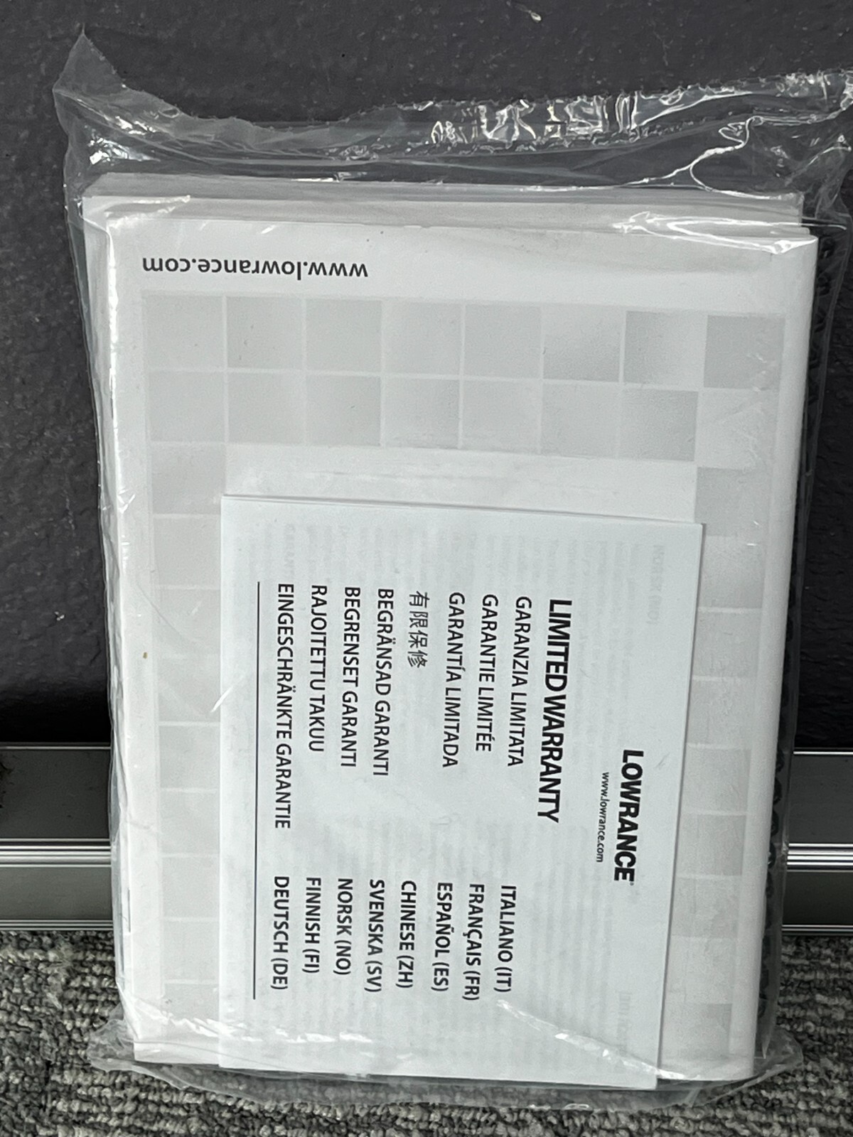 Lowrance HDS Live Instruction Manual Full Color 198 Pages Protective Cover 37114