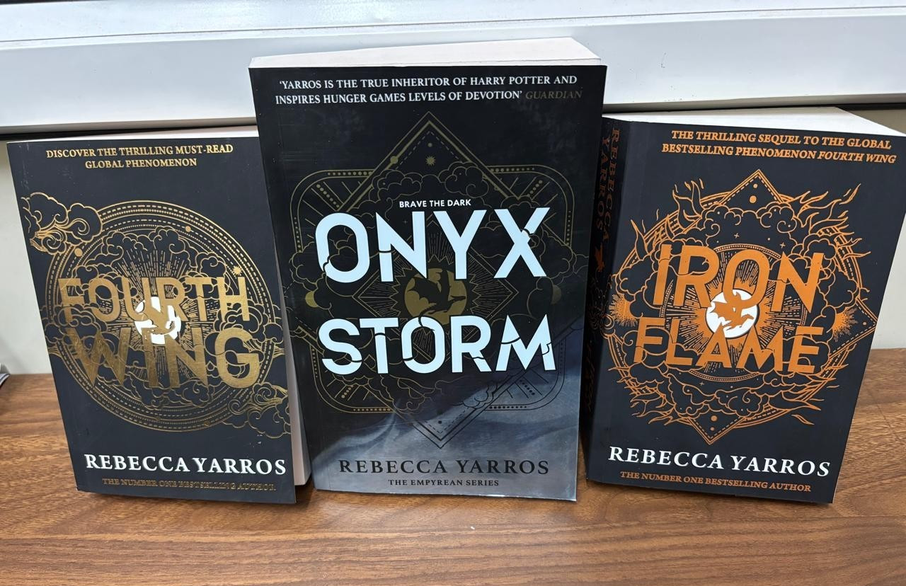 Onyx Storm + Iron Flame + Fourth wing by Rebecca Yarros Paperback & English