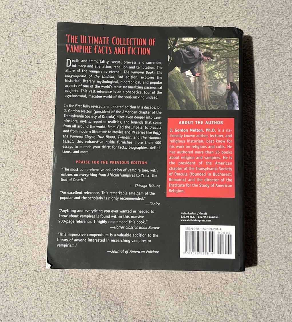 Vampire Book : The Encyclopedia of the Undead by J. Gordon Melton (2010,…