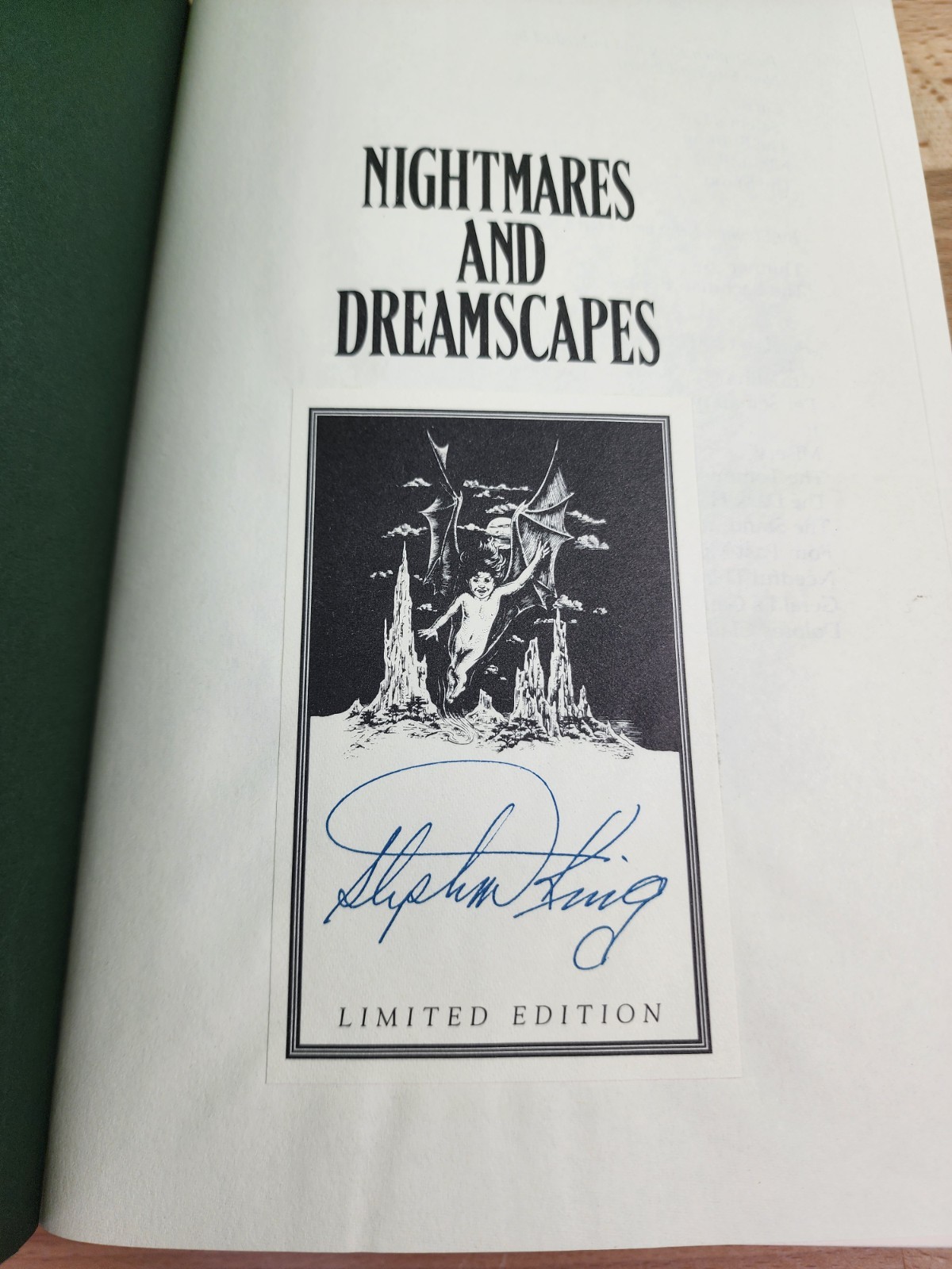 Nightmares & Dreamscapes UK Christmas Edition Slipcover & Stephen King Signature