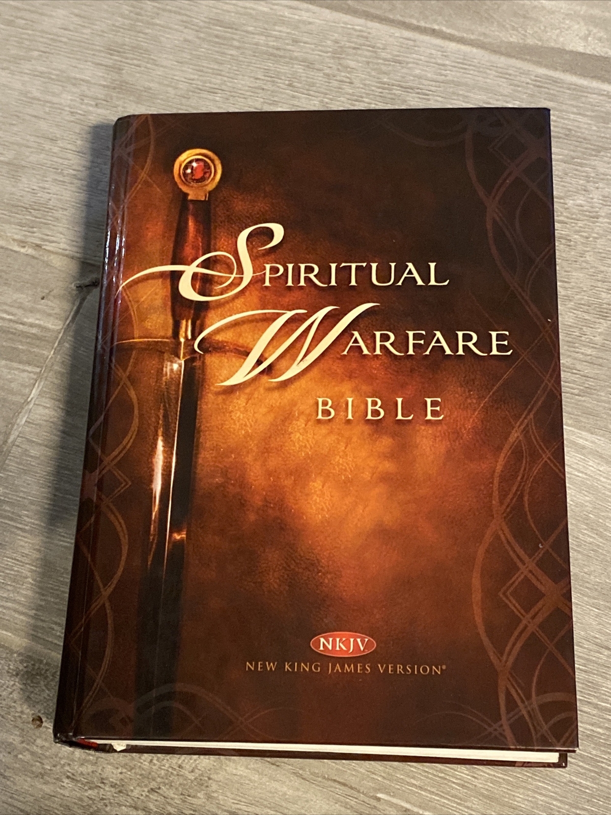 ✝️ Spiritual Warfare Bible: New King James Version 2012 Charisma House