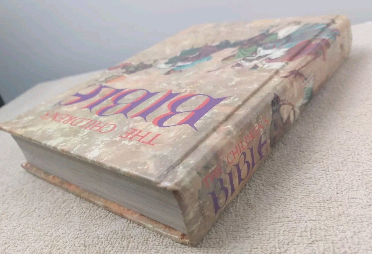 Children’s Illustrated Bible: A Full-Color Bible for Kids by Golden Books GUC