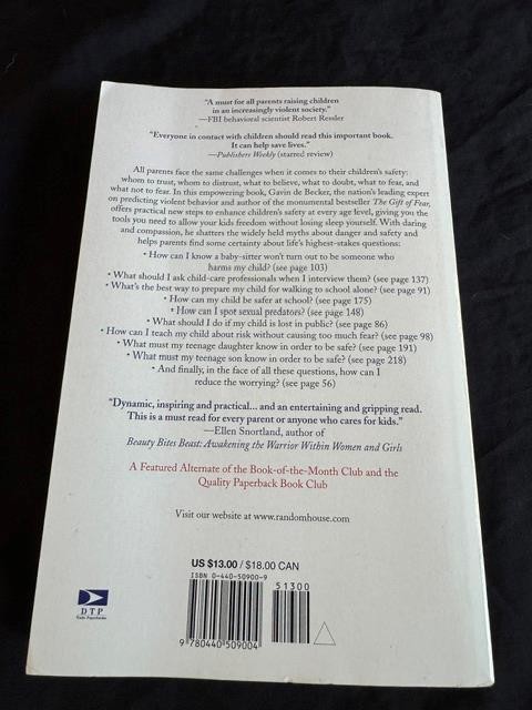 PROTECTING GIFT Gavin De Becker BOOK Children Teenagers Safe Fear Prevention