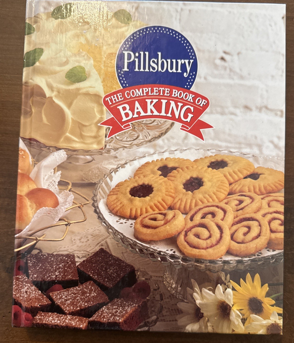 Complete Book of Baking Pillsbury Cookbook 1993 Hardcover 512 Pages Of Recipes