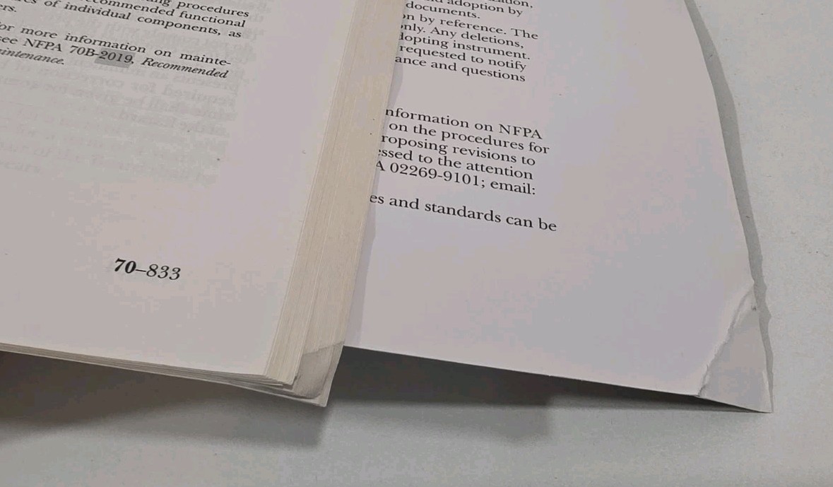 NFPA 70, National Electrical Code Handbook : 2020 Edition by National Fire…