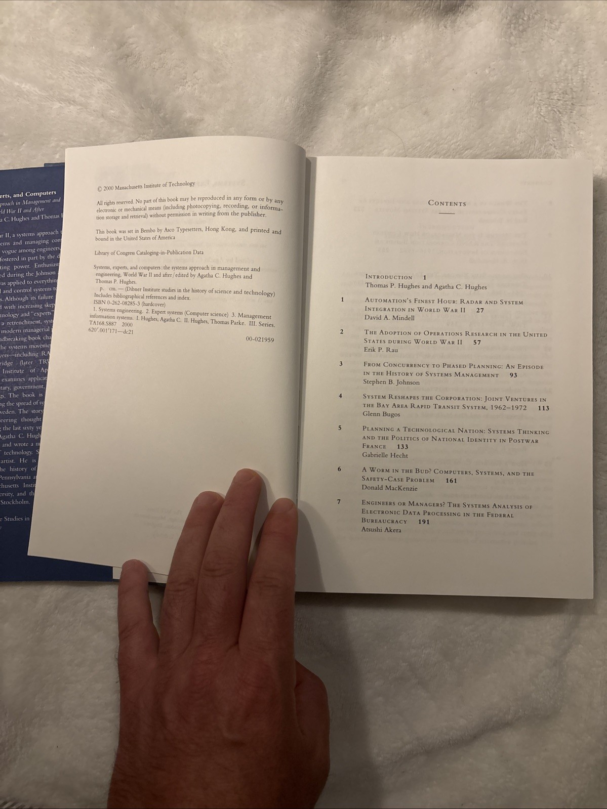 Systems, Experts, and Computers : The Systems Approach in Managem