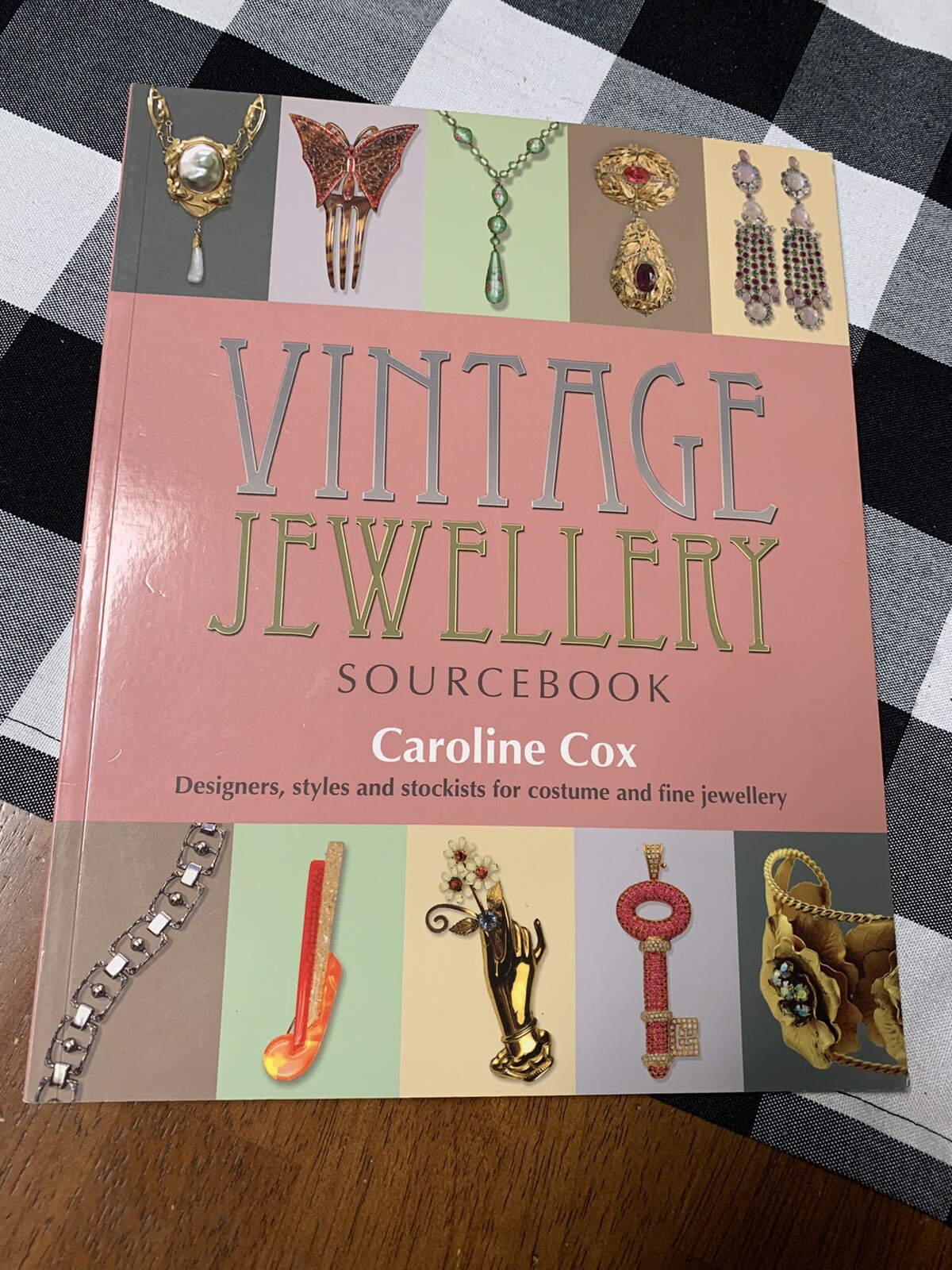 Vintage Jewellery Sourcebook by Caroline Cox Paperback Carlton Books 2013
