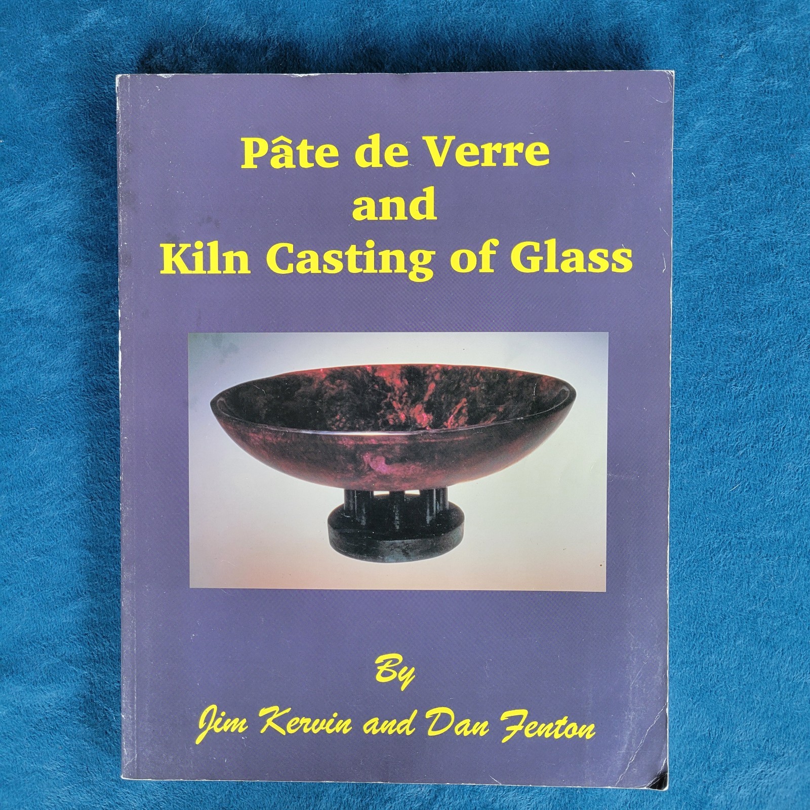 PATE DE VERRE AND KILN CASTING OF GLASS ; ISBN 0-9651458-1-6 ; 198 PAGES