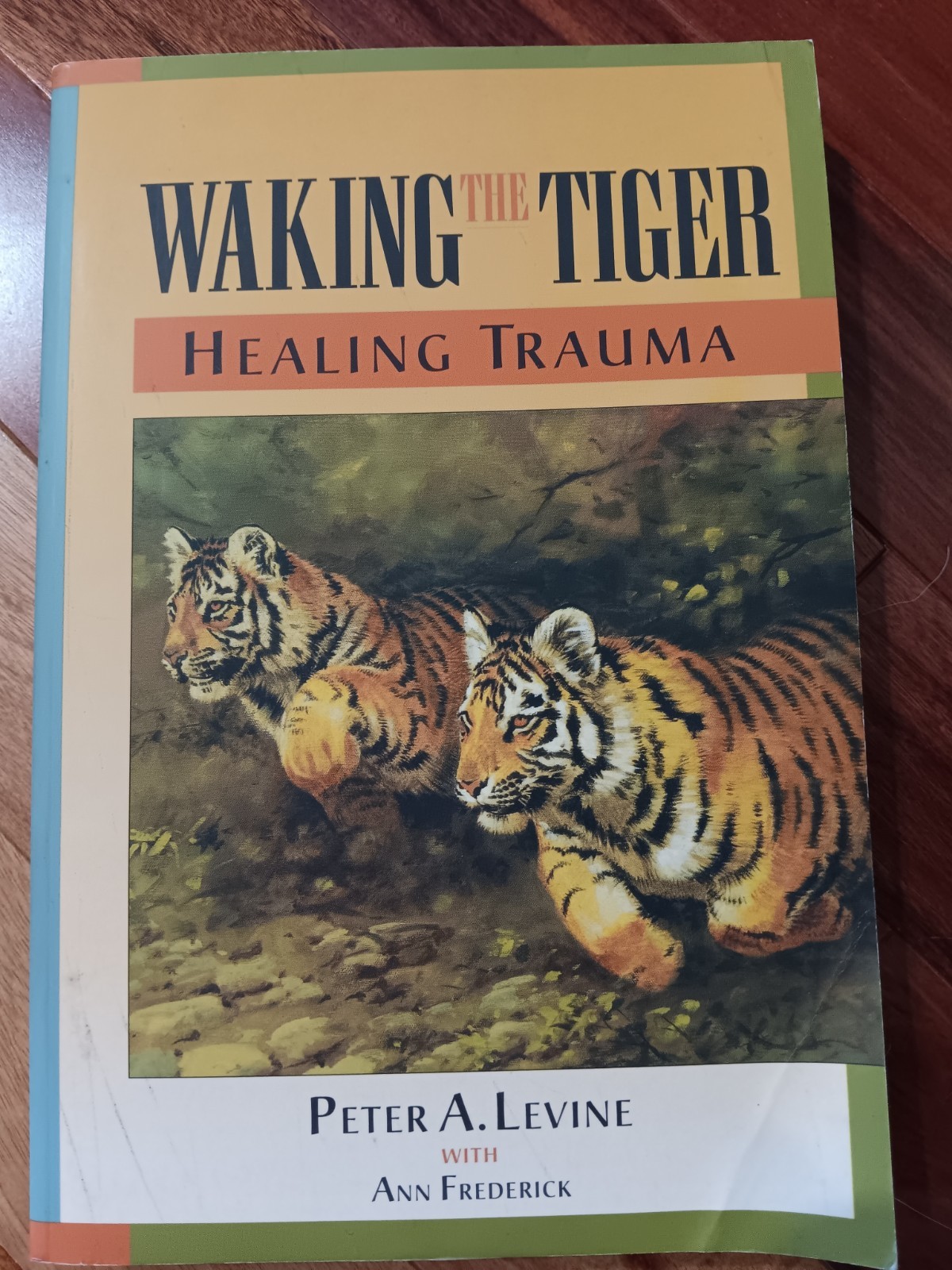 Waking the Tiger: Healing Trauma – paperback Peter A. Levine|Ann Frederick