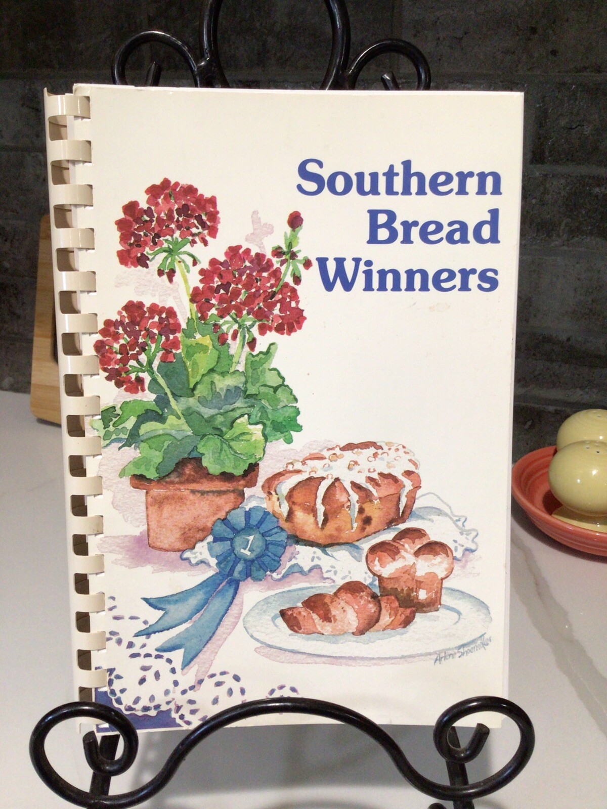 Southern Bread Winners Cookbook 1992 Linda G Hatcher ( 194 pages )