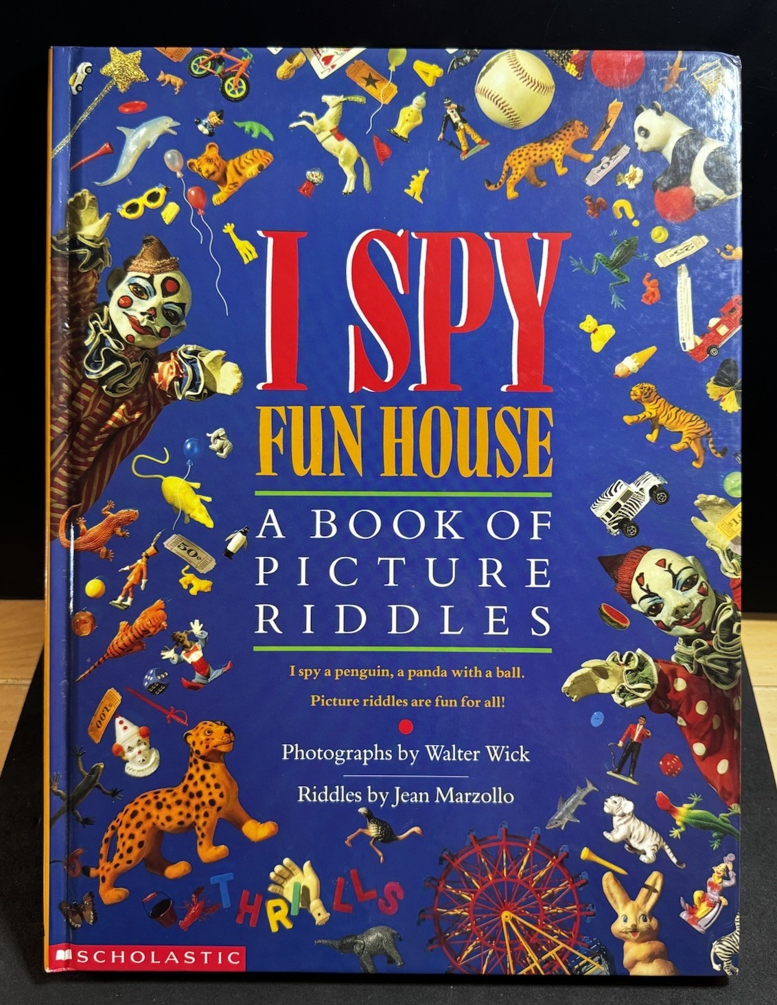I Spy “Fun House” – A Book of Picture Riddles by Jean Marzollo 1st Printing 1993