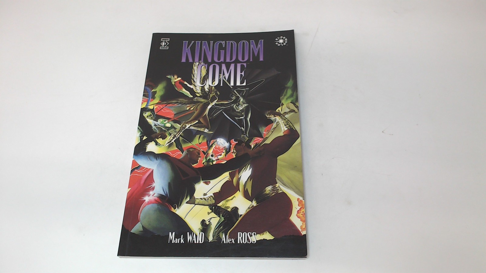 Kingdom Come (DC Comics), Waid, Mark, Titan Books Ltd, 1997, Pape