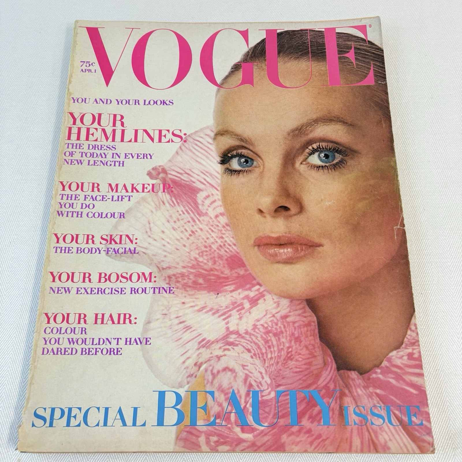 Vogue Magazine April 1 1970 Jean Shrimpton by Richard Avedon 220 pages Pucci