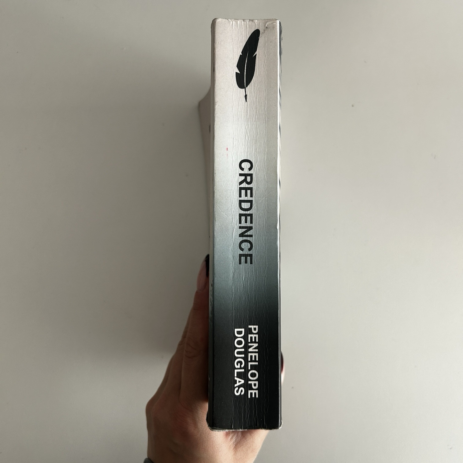 OOP FRENCH: Credence by Penelope Douglas (Male Model 1st Edition) – Acceptable
