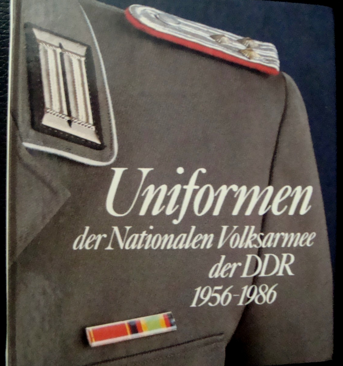 EAST GERMAN COMPLETE UNIFORM GUIDE: Uniformen der National Volksarmee der DDR