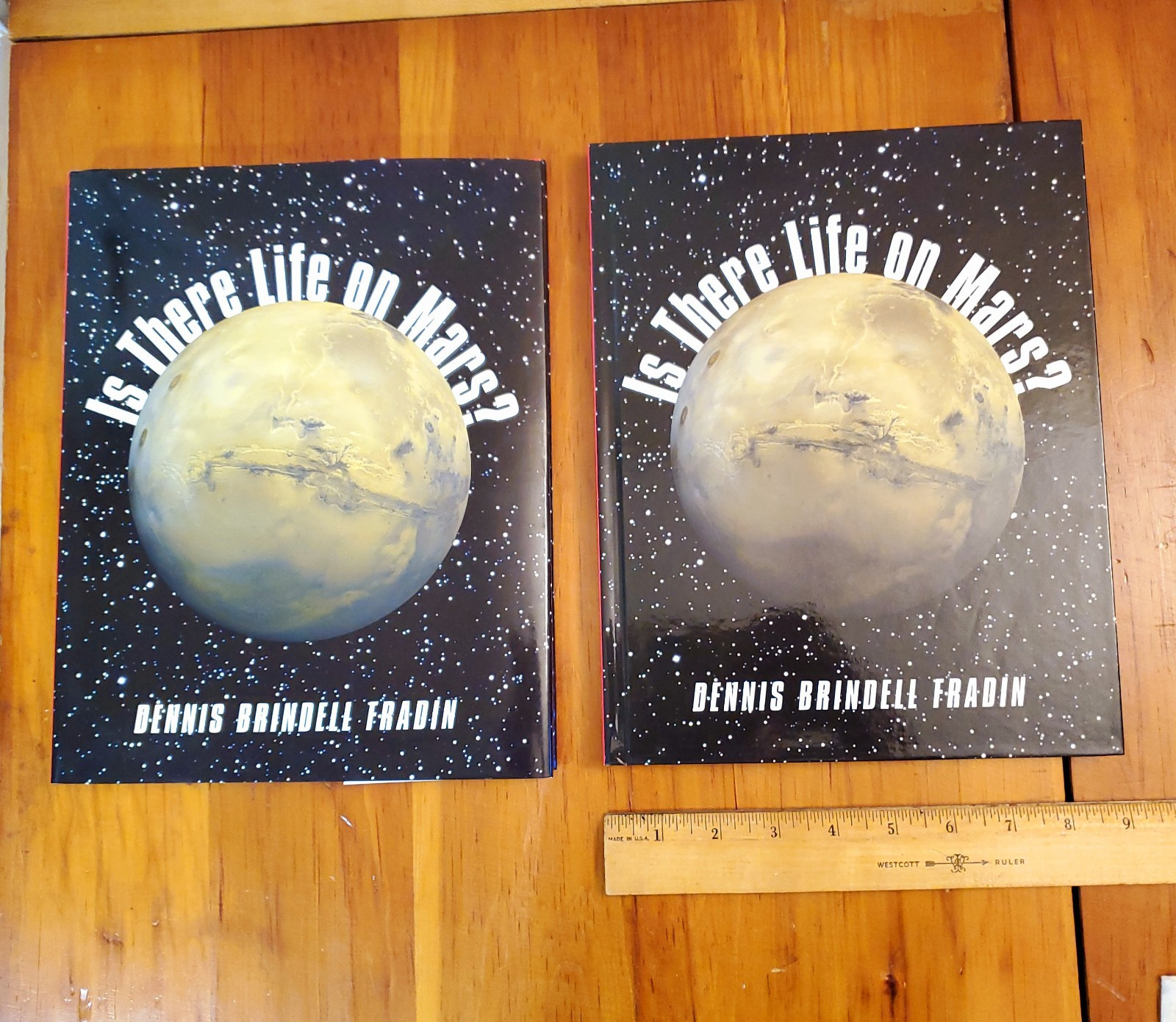 NEW Is There Life on Mars? Fradin Large 9×11.5″ Hardcover In Matching Jacket