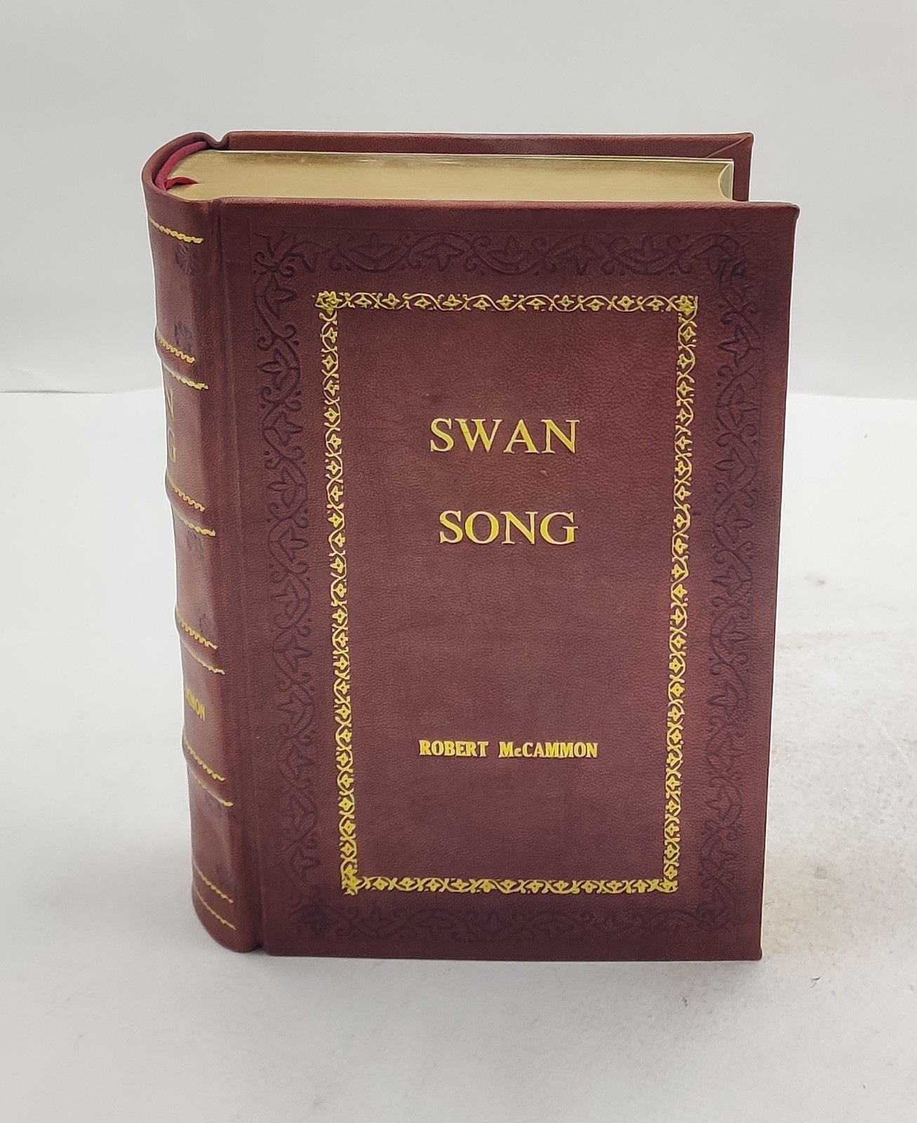 Swan Song by McCammon, Robert [RoyalEdition]
