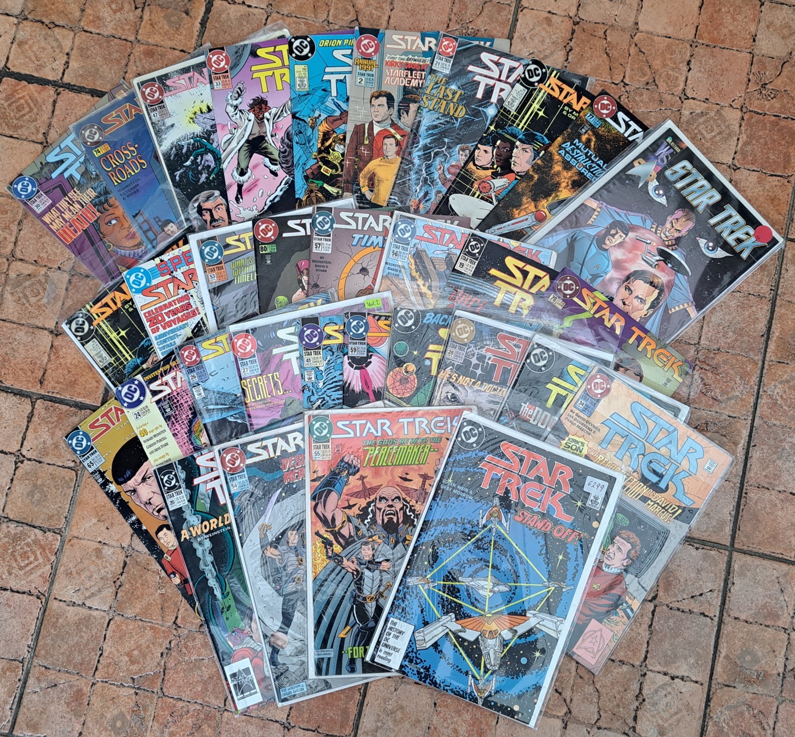 33 x Star Trek ComicsGraphic Novels Assorted Job Lot