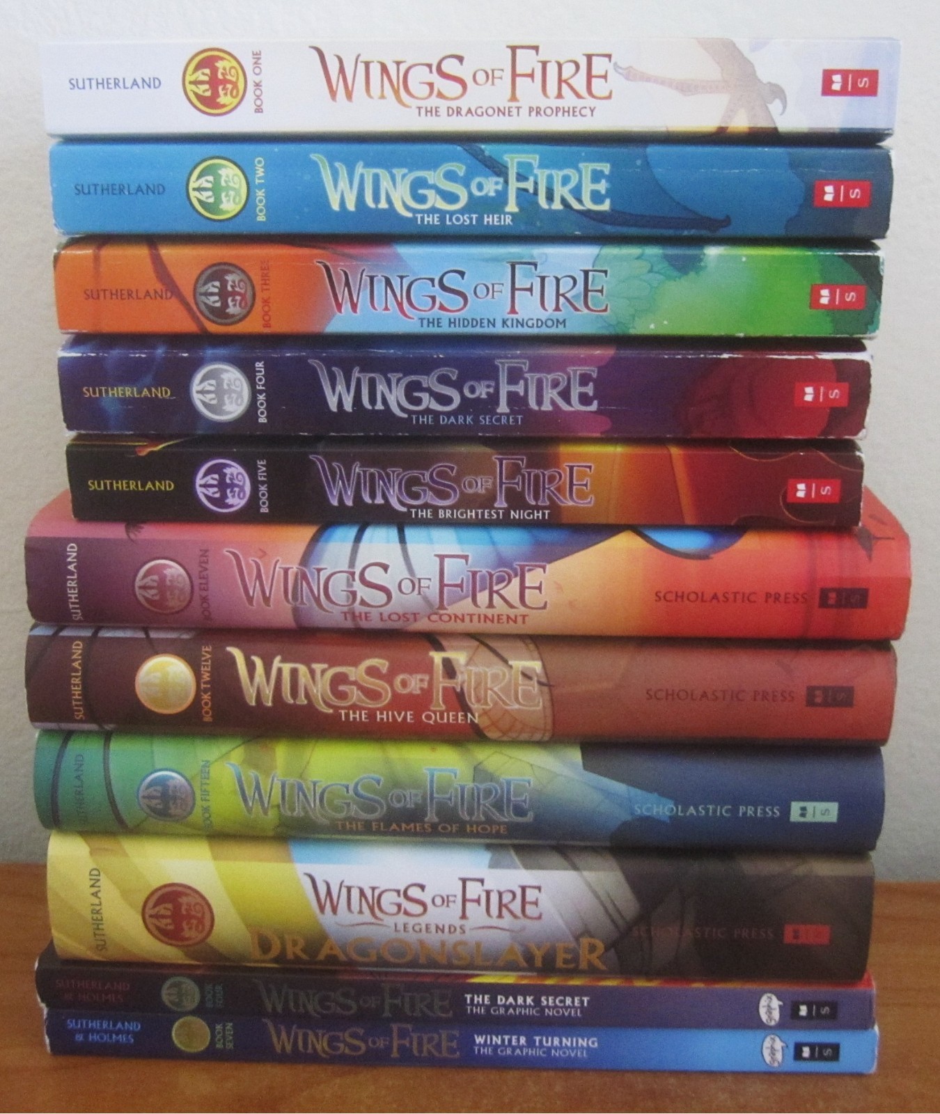 WINGS OF FIRE LOT OF 11 BOOKS BY TUI T. SUTHERLAND HC / SC