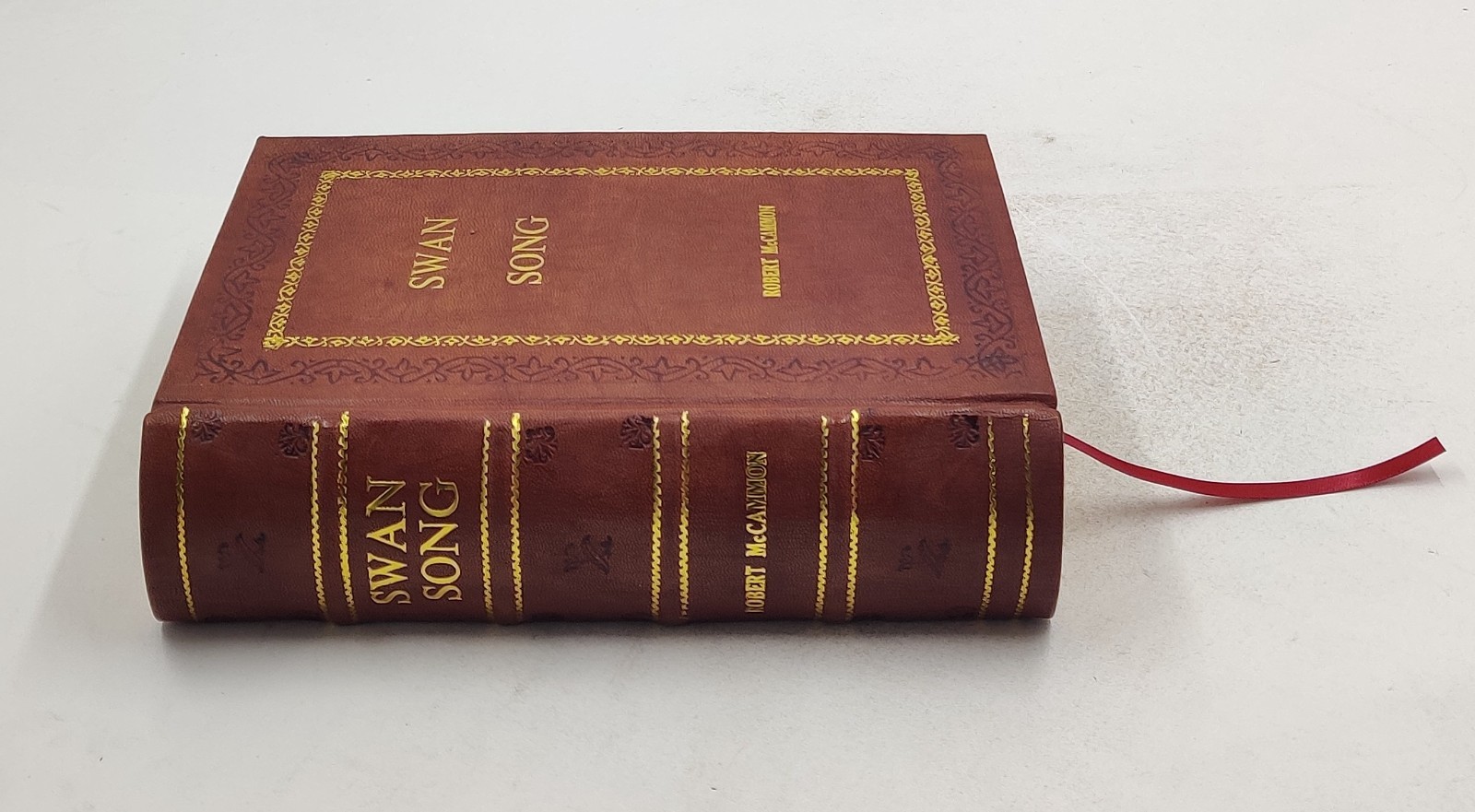 Swan Song by McCammon, Robert [RoyalEdition]