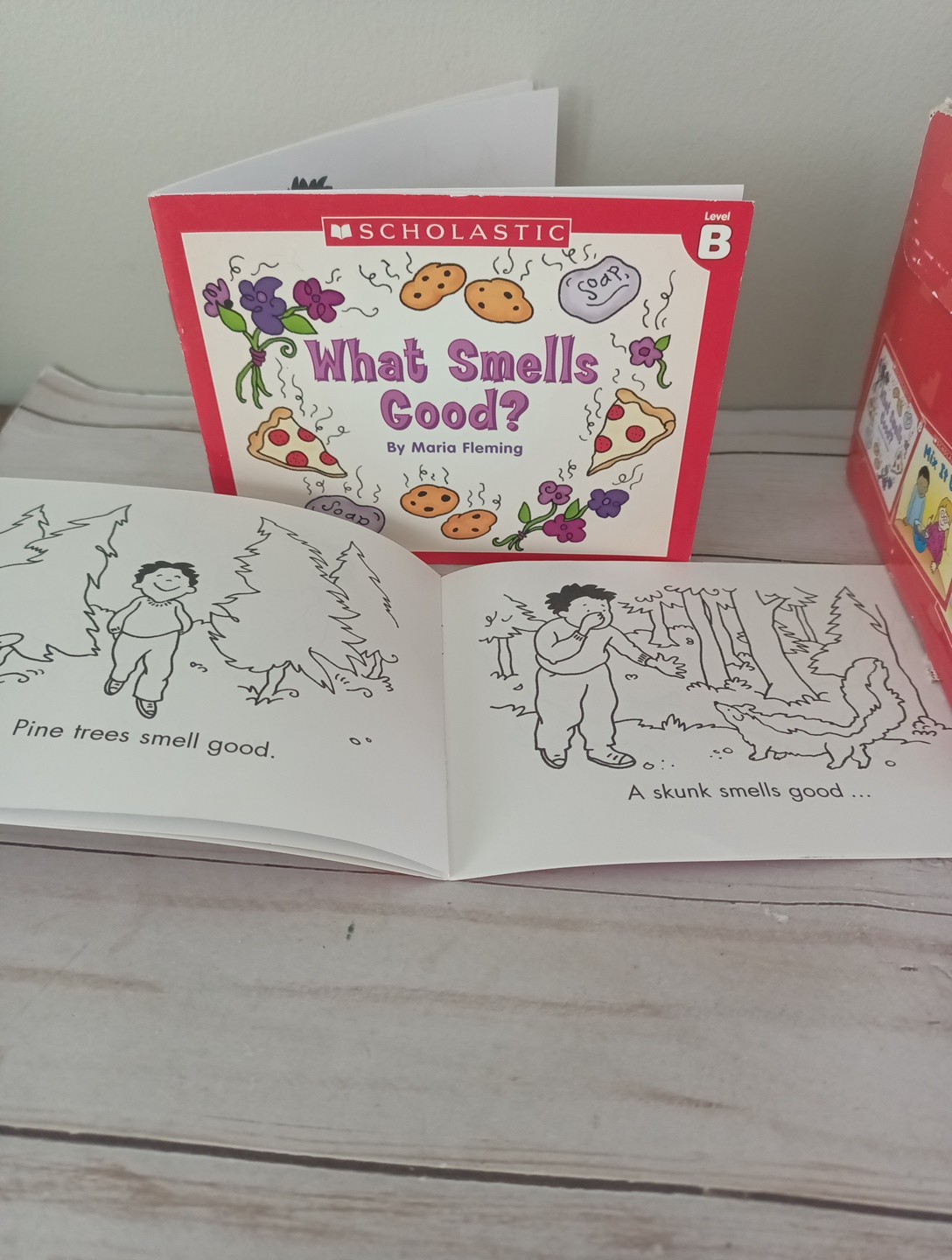 Scholastic Little Leveled Readers Level B 74 piece book set w/ box 2003