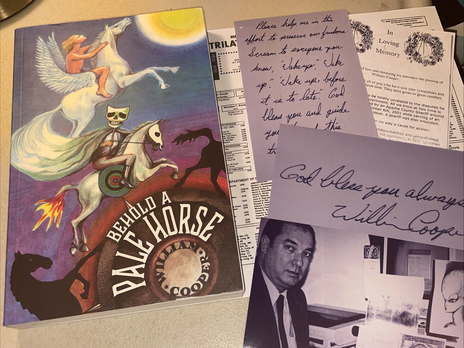 Behold a Pale Horse William Cooper Revised CFR Foldout NWO UFO Secret Conspiracy