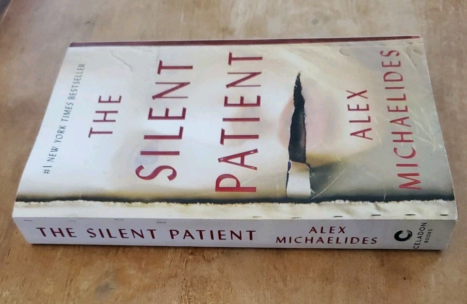 Silent Patient by Alex Michaelides (2021, Trade Paperback)