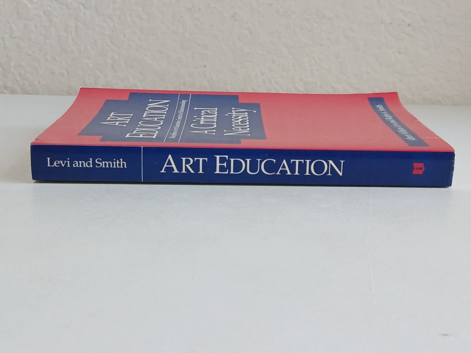 Levi & Smith ART EDUCATION: A CRITICAL NECESSITY Univ of Illinois Press 1991