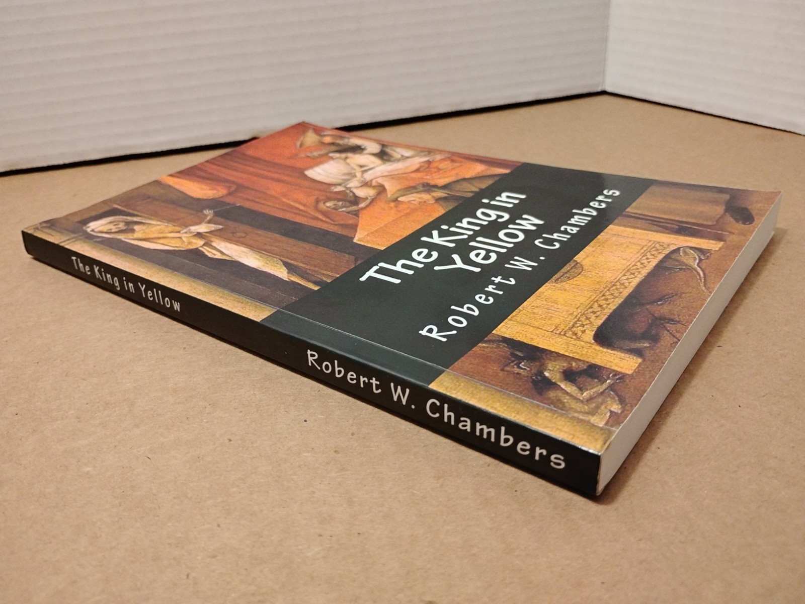THE KING IN YELLOW by ROBERT W. CHAMBERS – 2015 – Trade Paperback