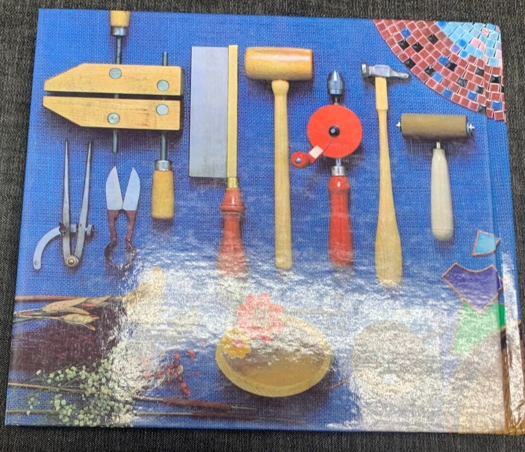 DYI CRAFTS AND HOBBIES READER’S DIGEST HARDCOVER BOOK