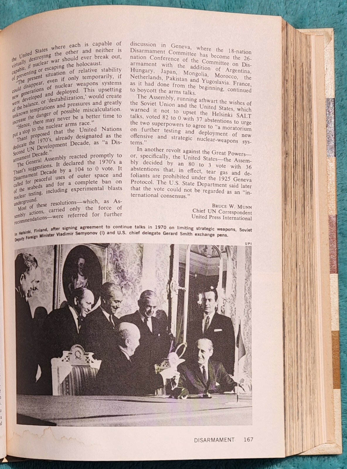 Grolier Encyclopedia Year Book 1970 Hardcover 512 Pages Of Highlights & History