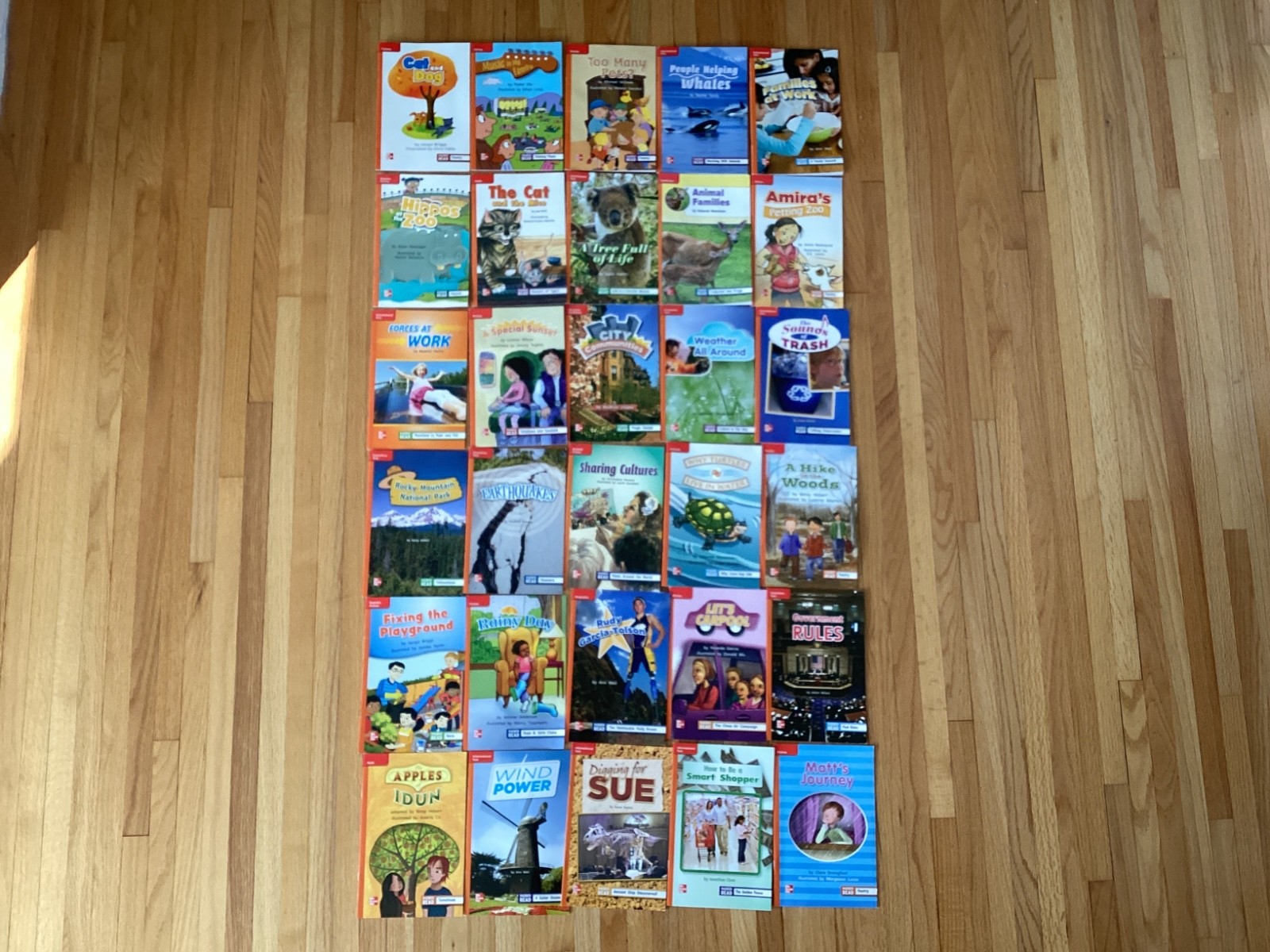MCGRAW HILL WONDERS LEVELED READERS / GRADE 2 / APPROACHING / 30 BOOKS