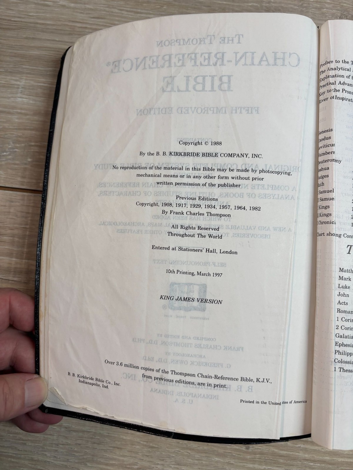 Thompson Chain-Reference Study Bible KJV Black Bonded Leather Red Letter 1997