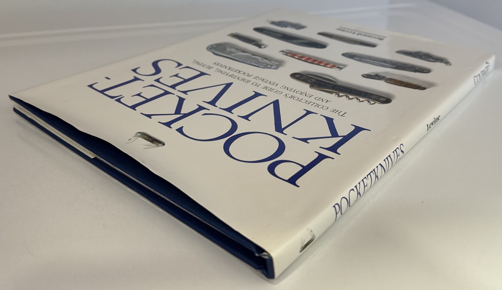 Pocket Knives Guide By Bernard Levine. 1993 Hardcover 80 Pages Pre Owned