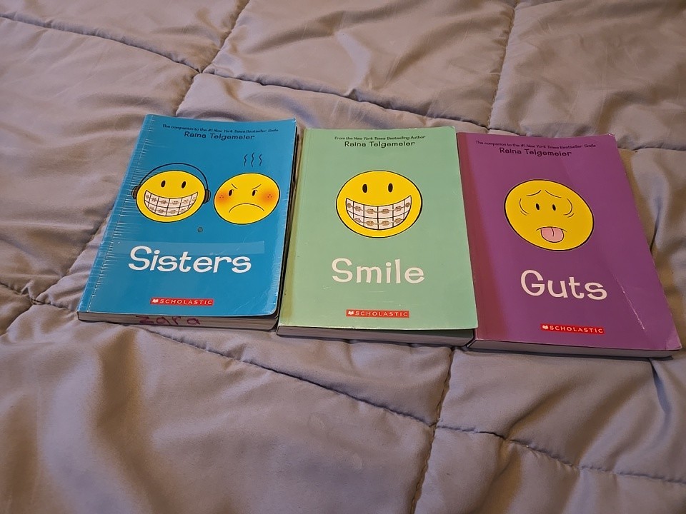 Smile, Sisters, and Guts: The Box Set – Telgemeier, Raina – Good – paperback