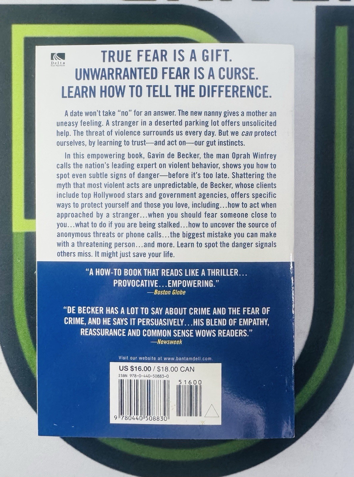 Gift of Fear : Survival Signals That Protect Us from Violence by Gavin de Becker