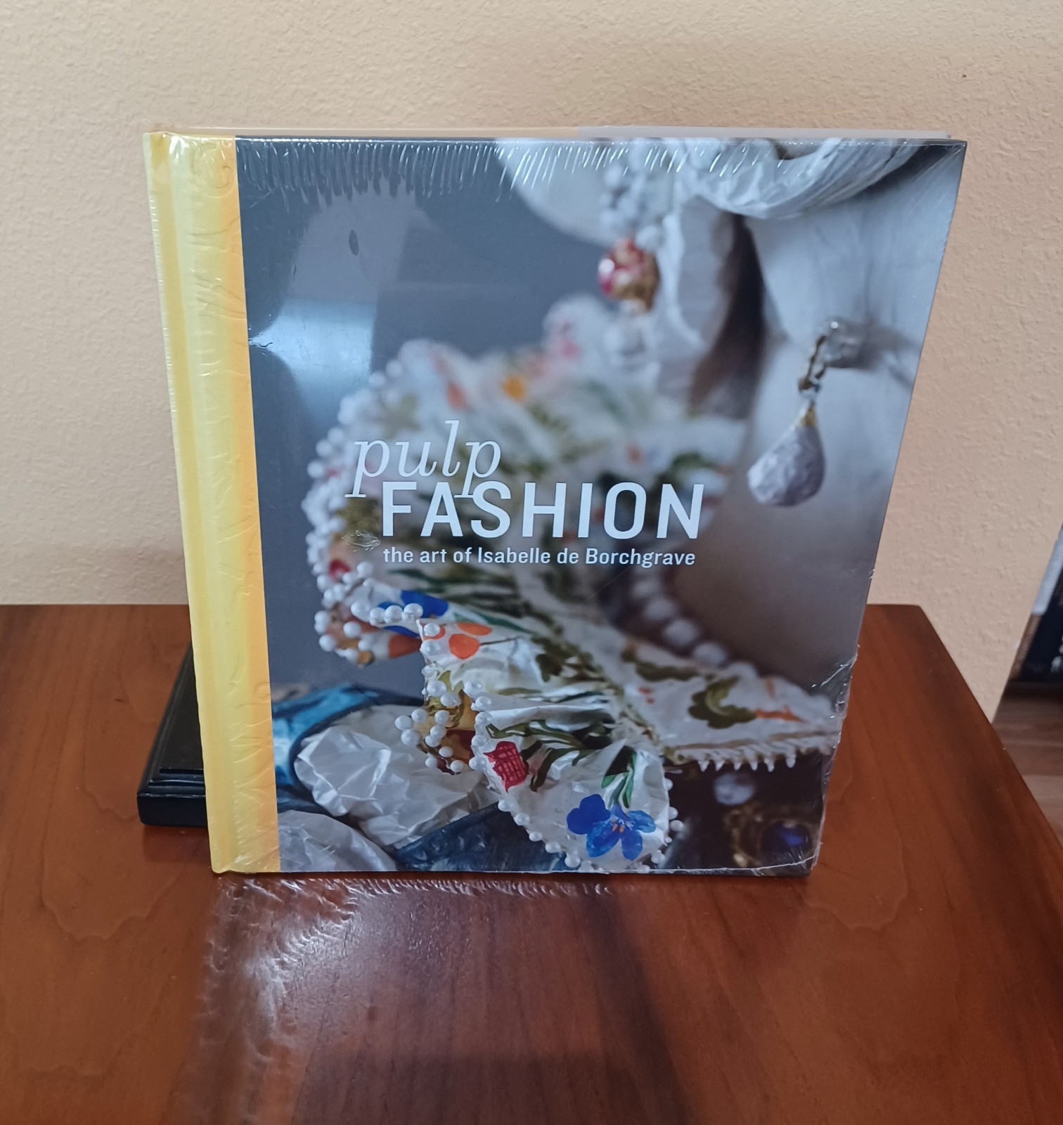 NEW! Pulp Fashion: The Art of Isabelle De Borchgrave (still in shrinkwrap)