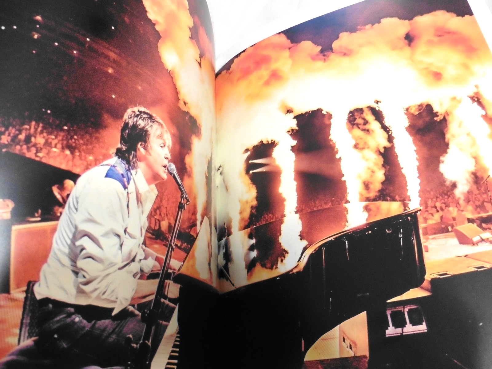 Paul McCartney “Out There” 2014 tour program w/ 3-D glasses & New T-Shirt XL
