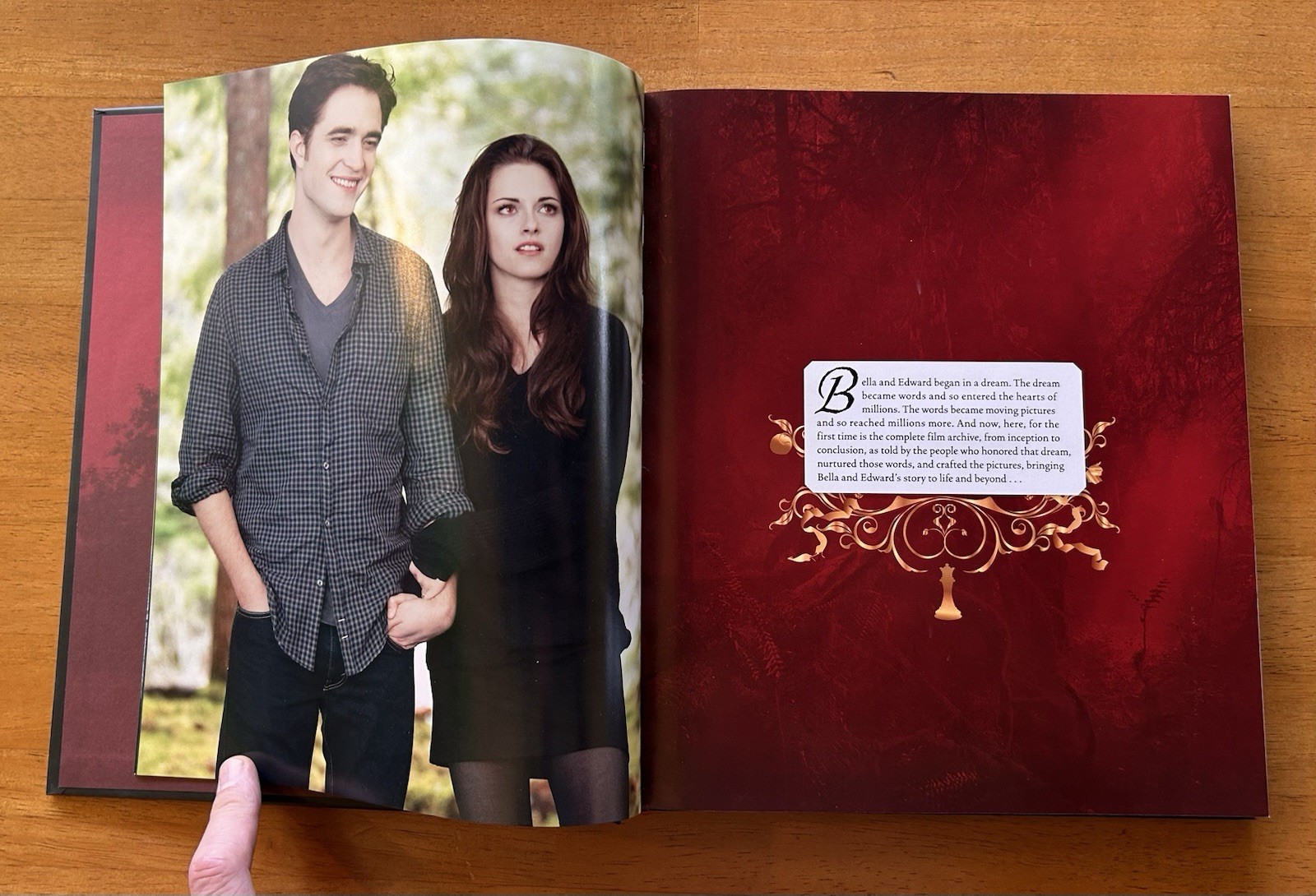 *SIGNED* COMPLETE- TWILIGHT SAGA Complete Film Archive Memories Mementos