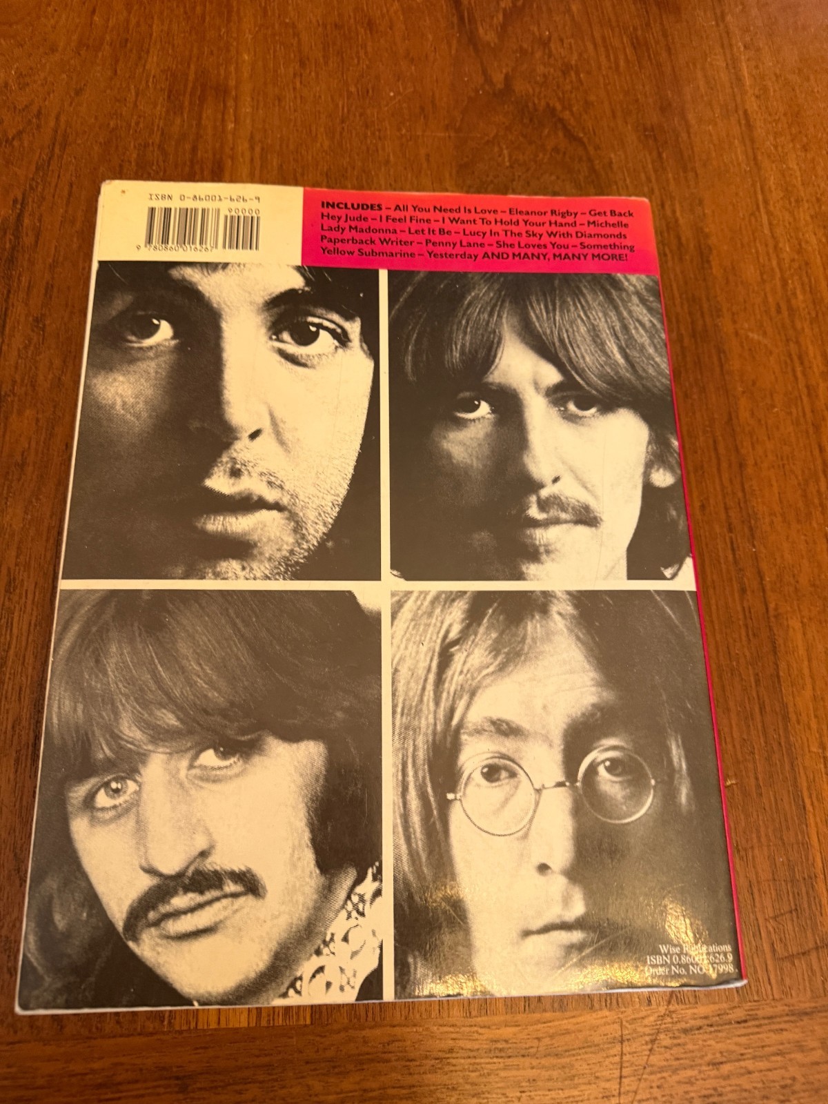 The Beatles Bumper Songbook – 100 songs, 256 pages, softcover