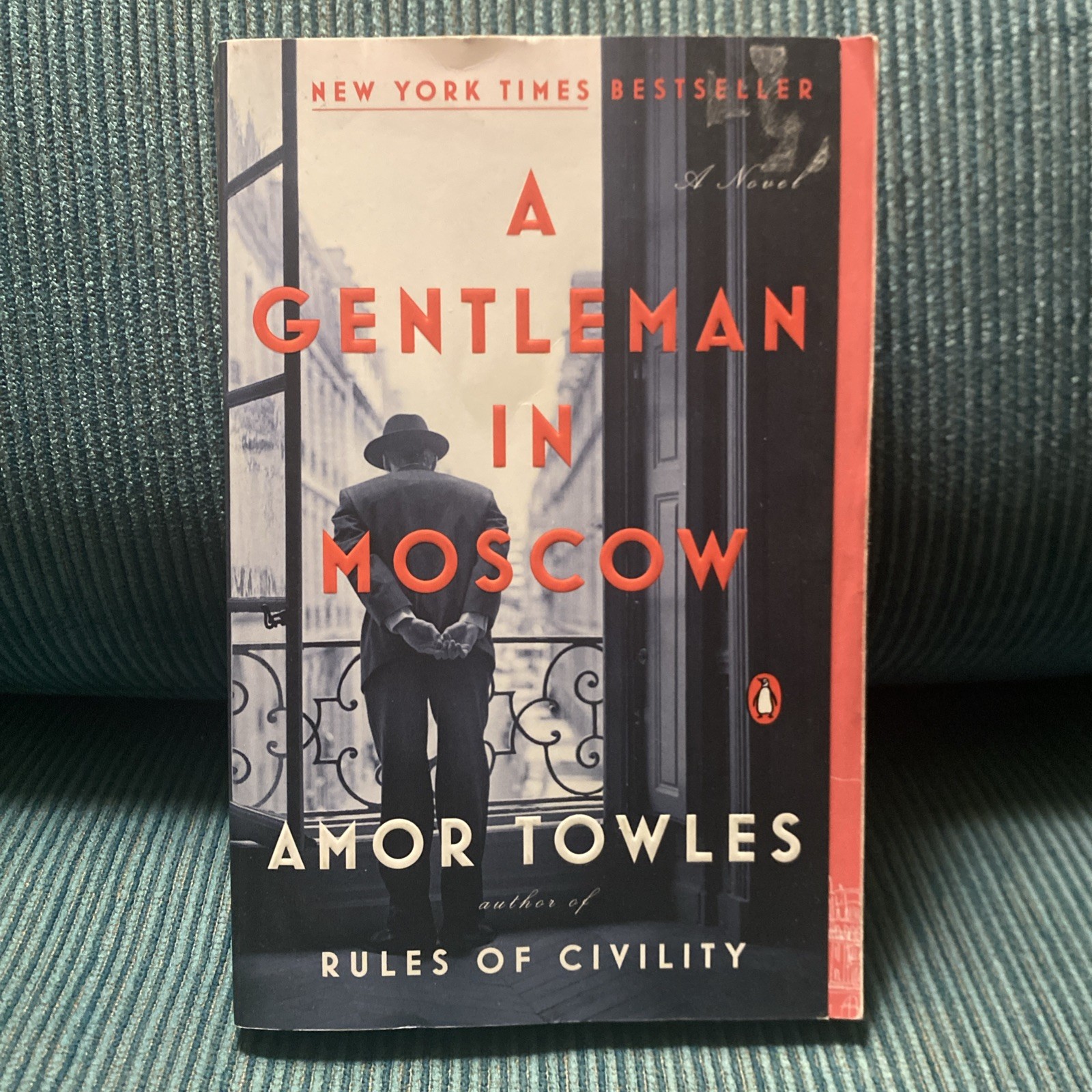 Gentleman in Moscow : A Novel by Amor Towles (2019, Trade Paperback)