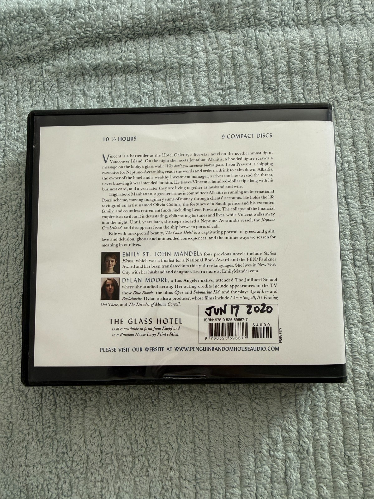Glass Hotel : A Novel by Emily St. John Mandel (2020, Compact Disc)