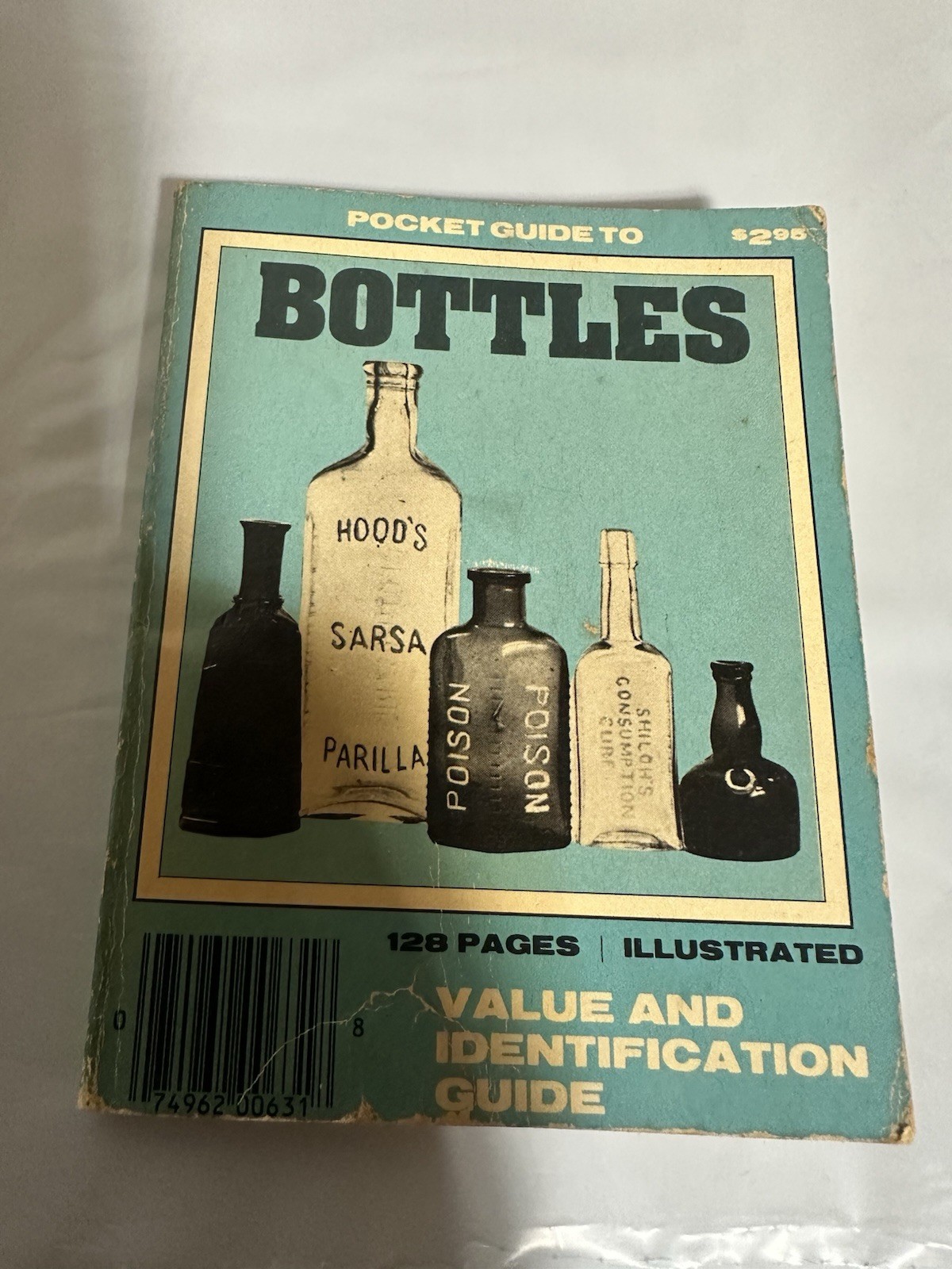 POCKET GUIDE to BOTTLES 128 PAGES by Dot & Carlos Sellari 1978