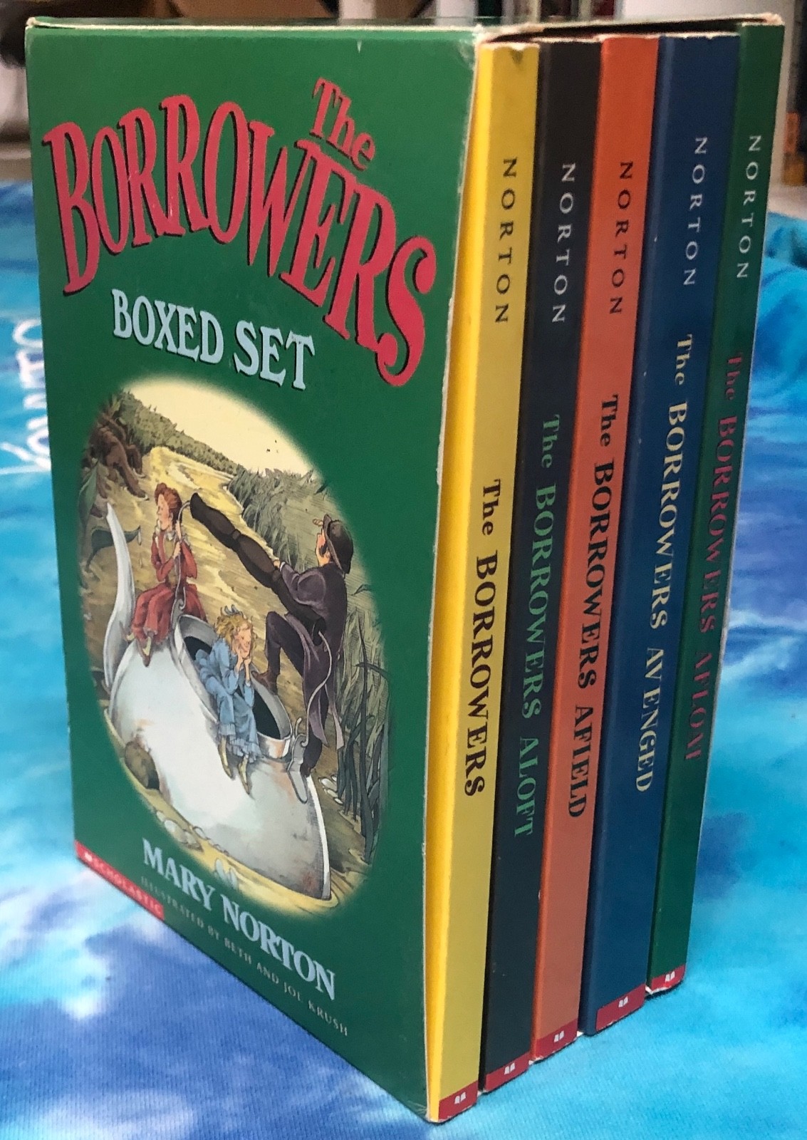 The Borrowers lot of 1-5 Book are in like New Condition. Slight box scuff. Nice.
