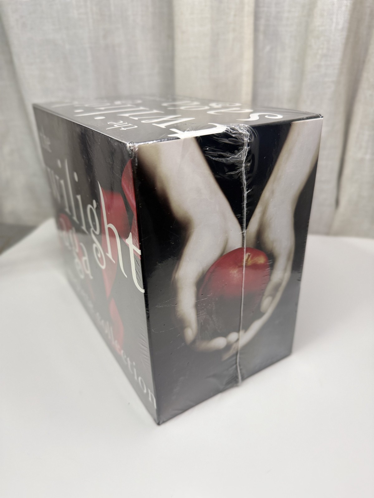 The Twilight Saga Complete – Paperback, by Meyer Stephenie – Brand New Condition